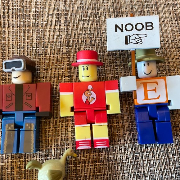 Roblox Figures * Set of 7 * Poseable * Figurines * EUC - Picture 4 of 5